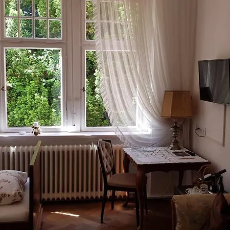 Kurvilla Am Park Pensjonat 3*