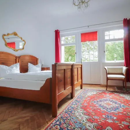 Kurvilla Am Park Guest house 3*